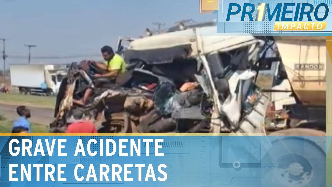 Motorista sai ileso de ferragens após grave acidente entre carretas | Primeiro Impacto (14/09/23)