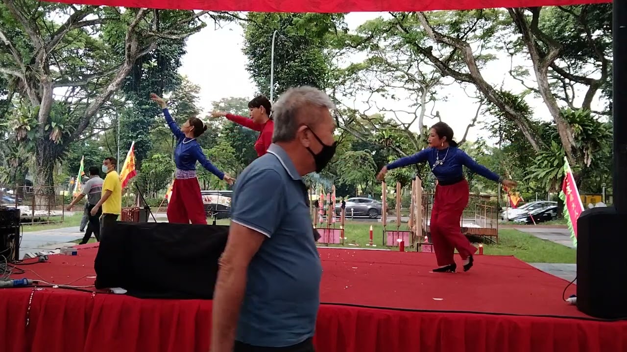 藏族午＂唉沙布午＂由哥本峇鲁馨碧苑居民联系网乐龄午蹈组于2022年9月18日在檺林宫表演Performed by  Kebun Baru Spring RN SCEC Dancing Group.