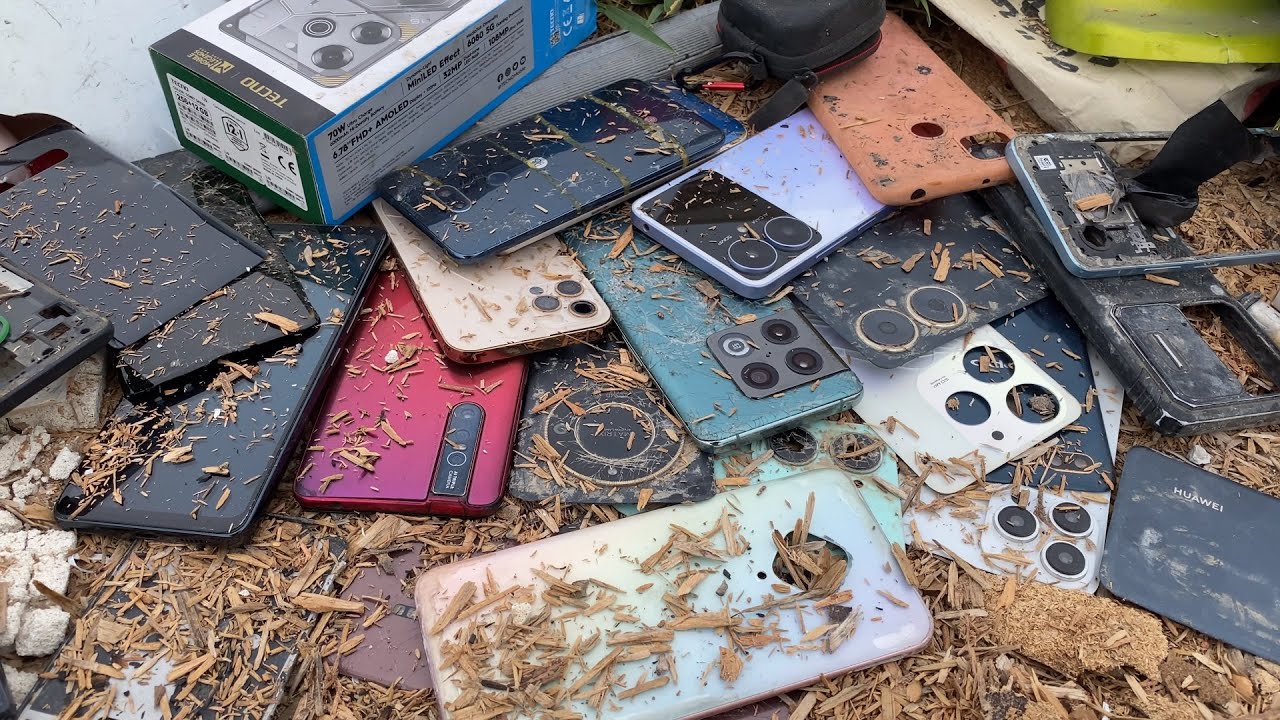 I'm so happy that I found many broken phones in the garbage dump