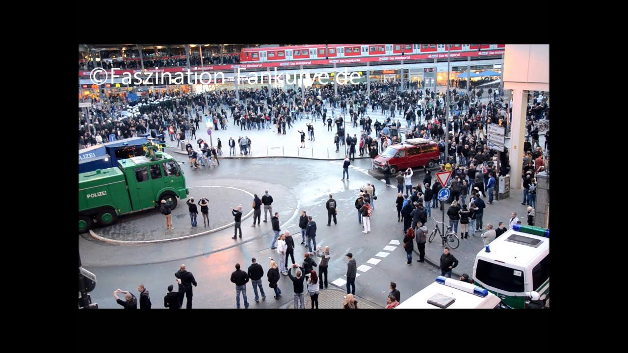 Polizei räumt HoGeSa-Demo mit Wasserwerfer (26.10.2014, Köln):