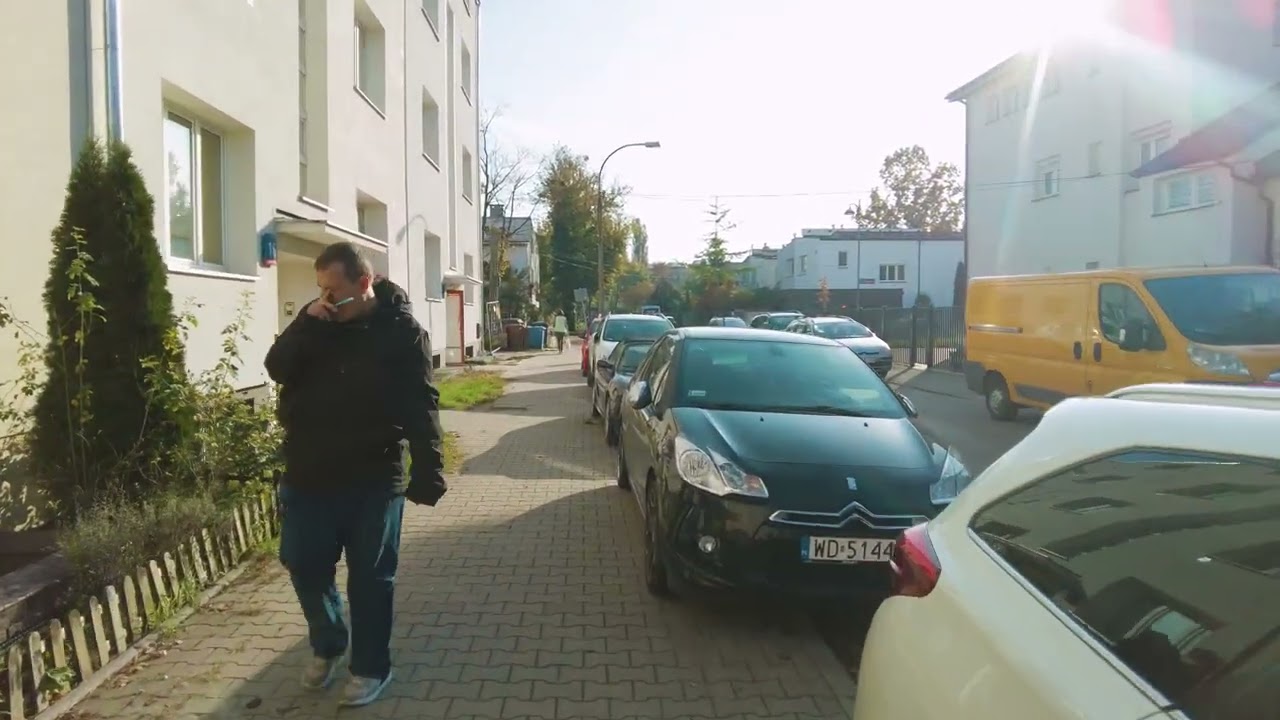 Stare Bielany - ratusz i gł&oacute;wna ulica | Jesień 2022 [4k]