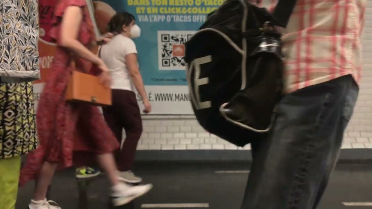 Trajet sur la ligne 2 métro en MF 01 livré RATP, de Nation à Porte Dauphine.