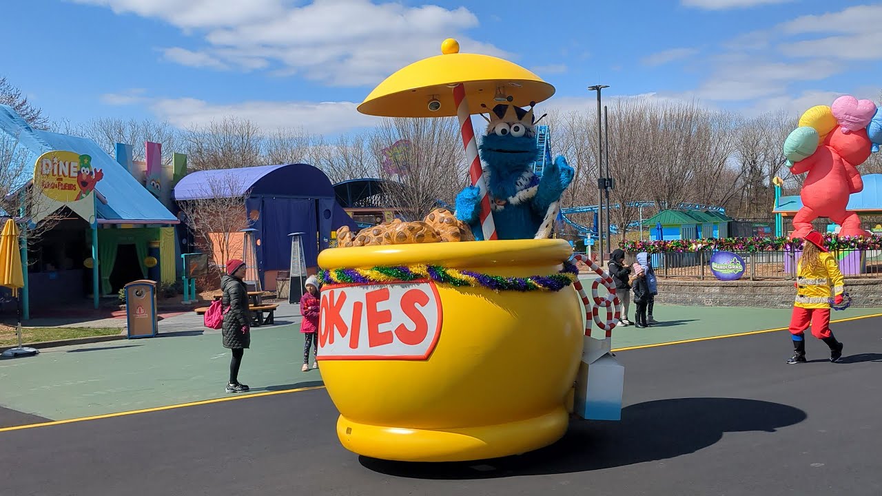 Final Sesame Place Mardi Gras Parade of 2023 Season W/Elmo, Telly, The Count, Prairie Dawn & More!