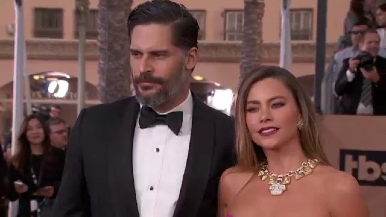 Joe Manganiello & Sofia Vergara SAG Awards Arrivals 2016 | ScreenSlam
