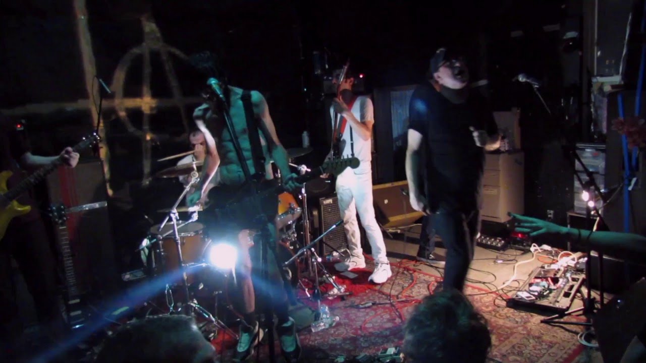 TITUS ANDRONICUS WITH CRAIG FINN - STUCK BETWEEN STATIONS (HOLD STEADY)
