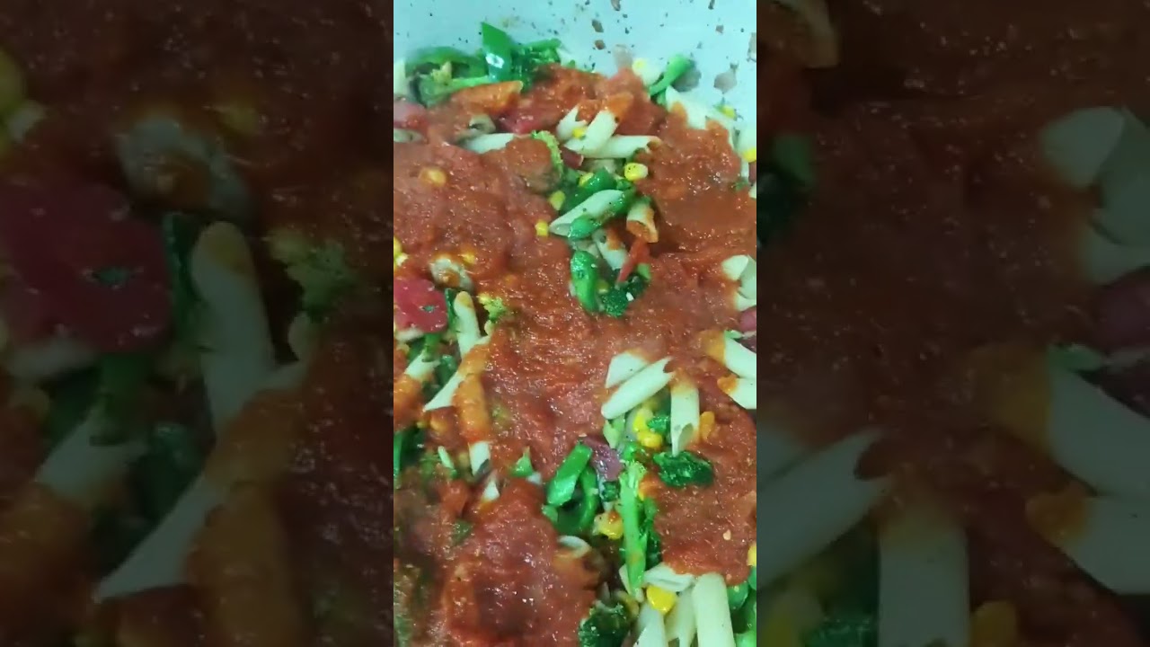 Aaj humne banaya hai  red sauce pasta @mohan devi 8402😋🥦🌽🥕🫑🌰🫕🍝👌