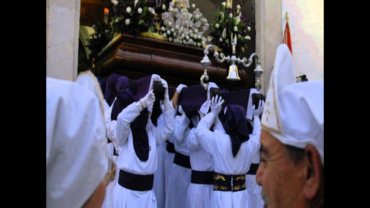 Hdad. Ntro Padre Jesús del Huerto - Trajecillos Blancos