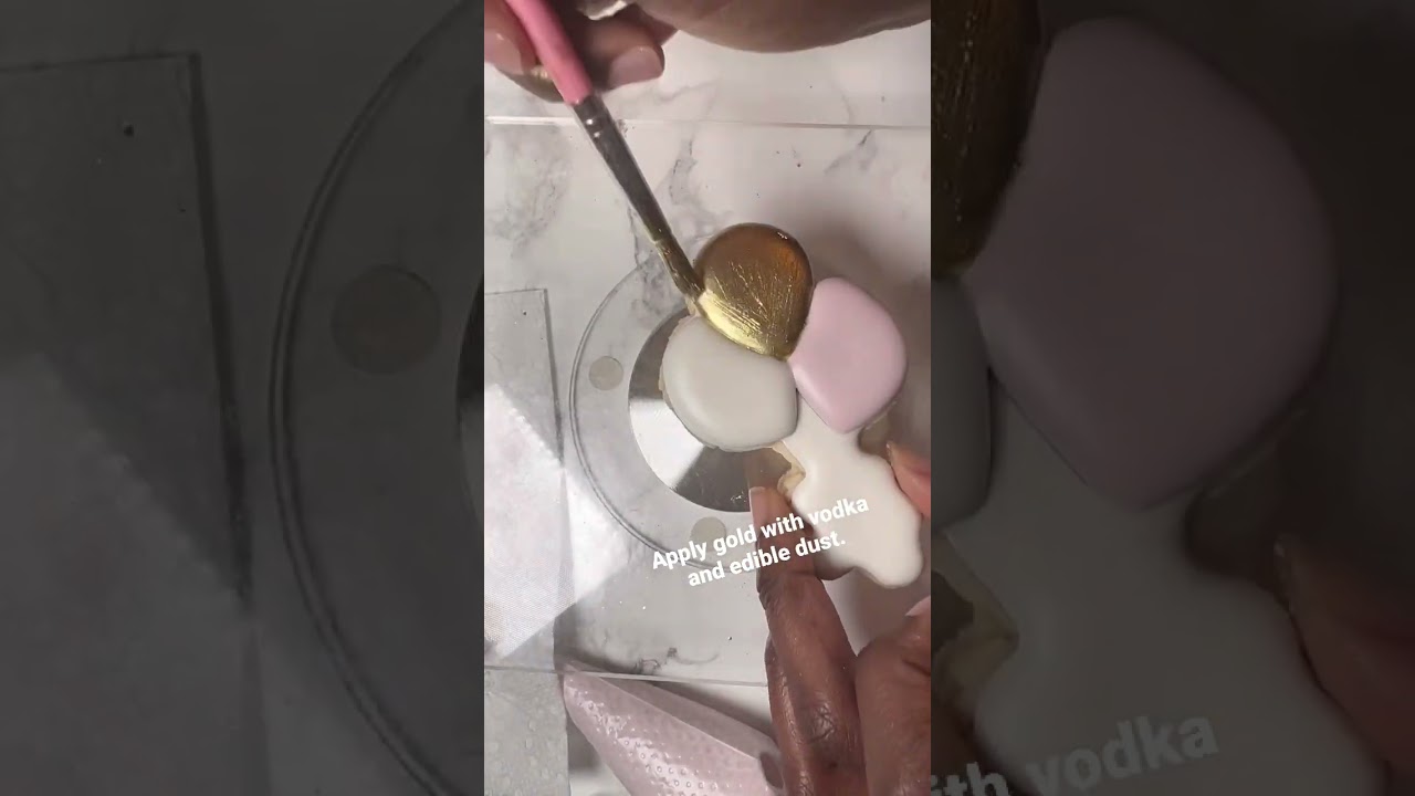 How to put shiny gold on cookies. Vodka and edible dust powder. #shorts #cookietutorial #royalicing