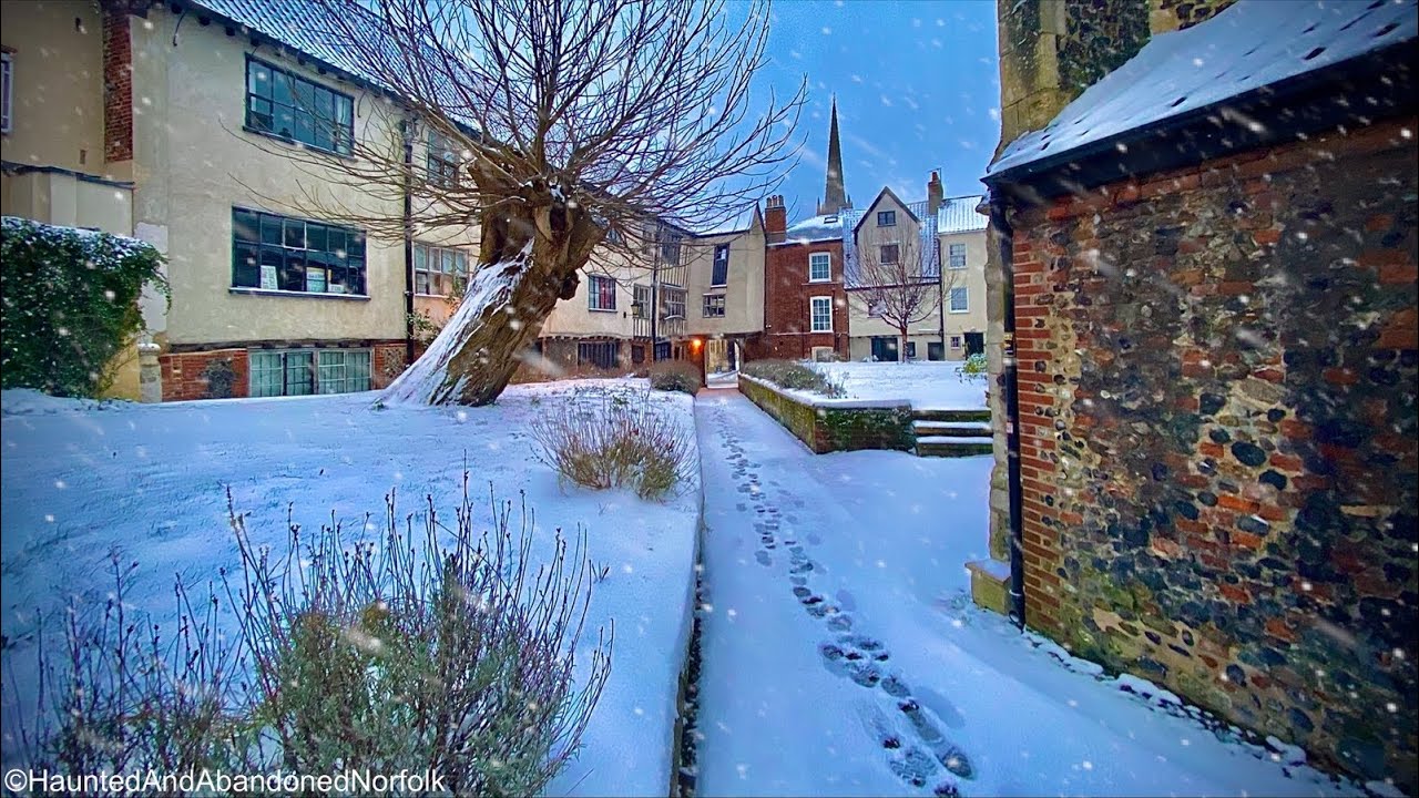 Medieval Norwich in the Snow - History and Hauntings - featuring historic Elm Hill & Tombland Alley!