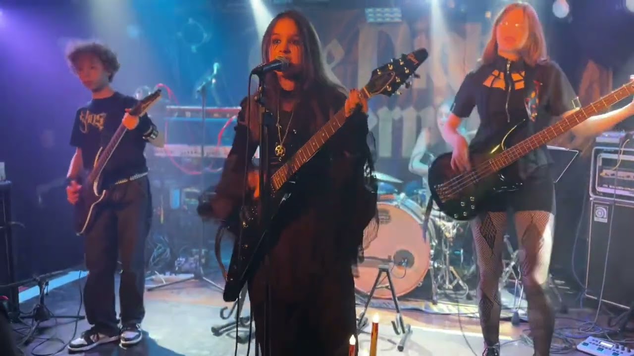 Intro + Woman In The Black Veil ( Live At Viper Room Vienna )