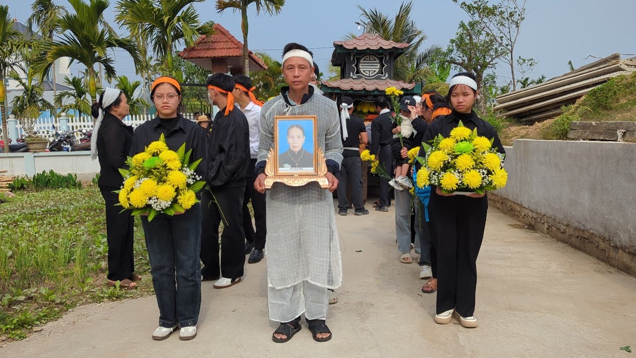 Toàn cảnh buổi đưa tiễn bà Trần Thị Hương