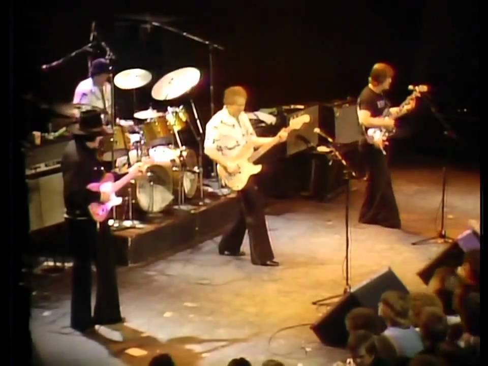 The Ventures  -  Surfin' And Spyin'   -   LIVE!!  (1981)