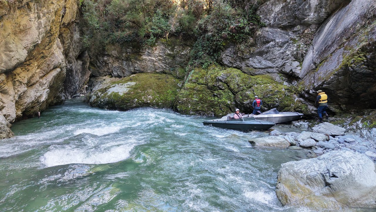 Jet boating nz. Gorge boating at its best.