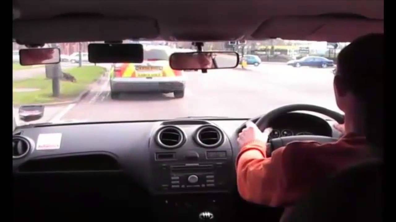 Driving Test Tips | How To Turn Left At Traffic Lights | Turning Left At Traffic Lights