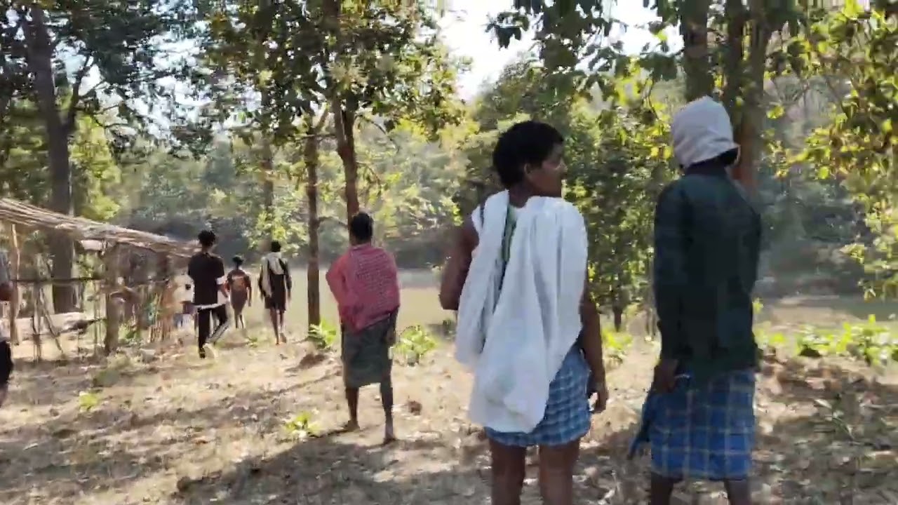 Aadivasi log jang jangal Suraksha ke liye dekhne nikale