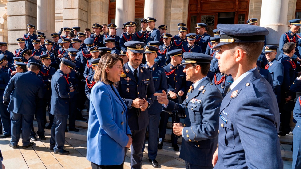 Los nuevos alumnos de la Academia General del Aire visitan el Palacio Consistorial