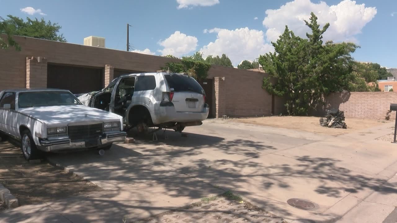 &lsquo;Auto shop&rsquo; continues in front yard of home despite neighbor complaints
