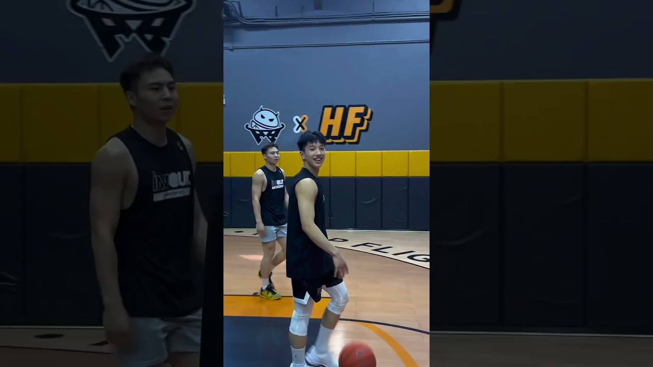 和广东第一高中生 交流了一波 又快又帅 哥哥的梦想就寄托在你身上了😆@杨溢_长沙罗斯vs杨溢