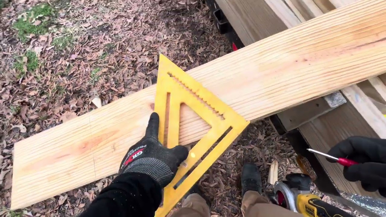 Como cortar rafters con cola para soffit y facia. #construccion #diyprojects