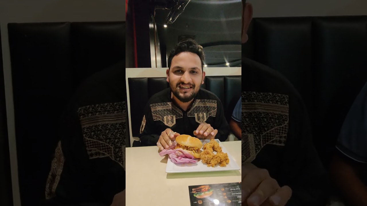 5 minutes challenge at Foodio pizza and grill by shani baba the fastest eating man 😄