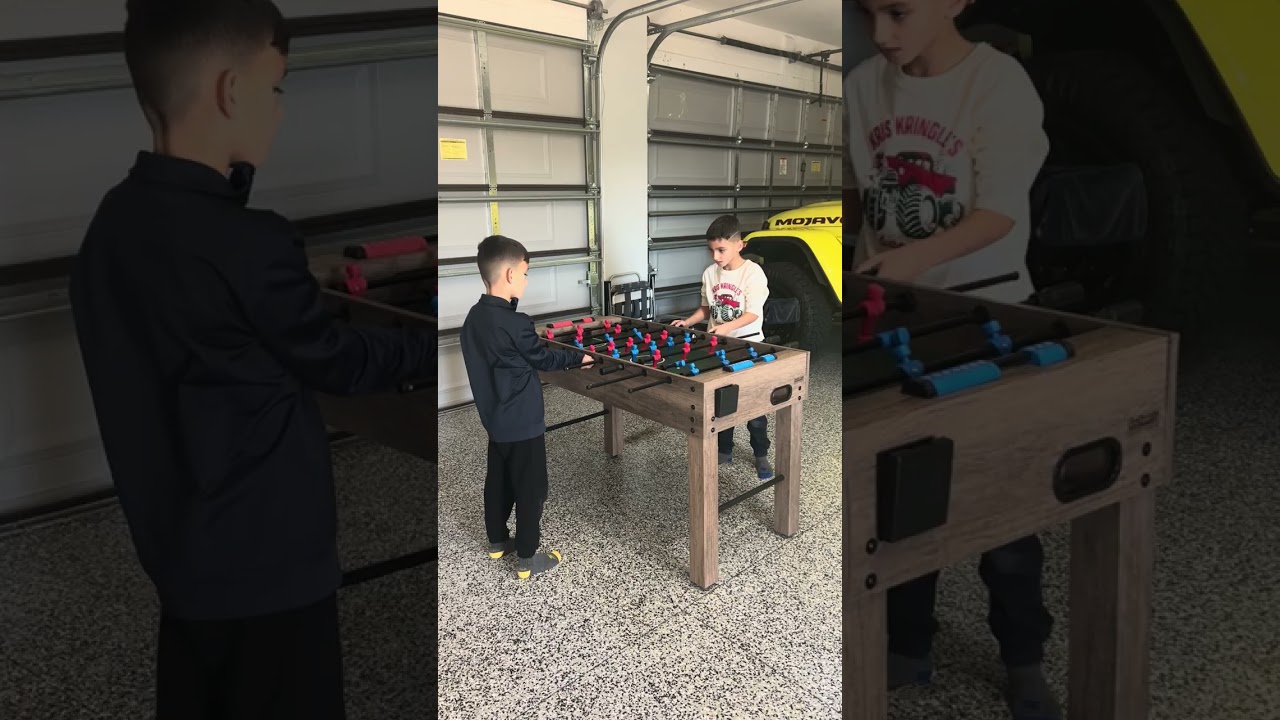 Jugando futbolito despues de la escuela. Tiempo de diversion. 🎢🔝🎉🏁⚽️🥅👥