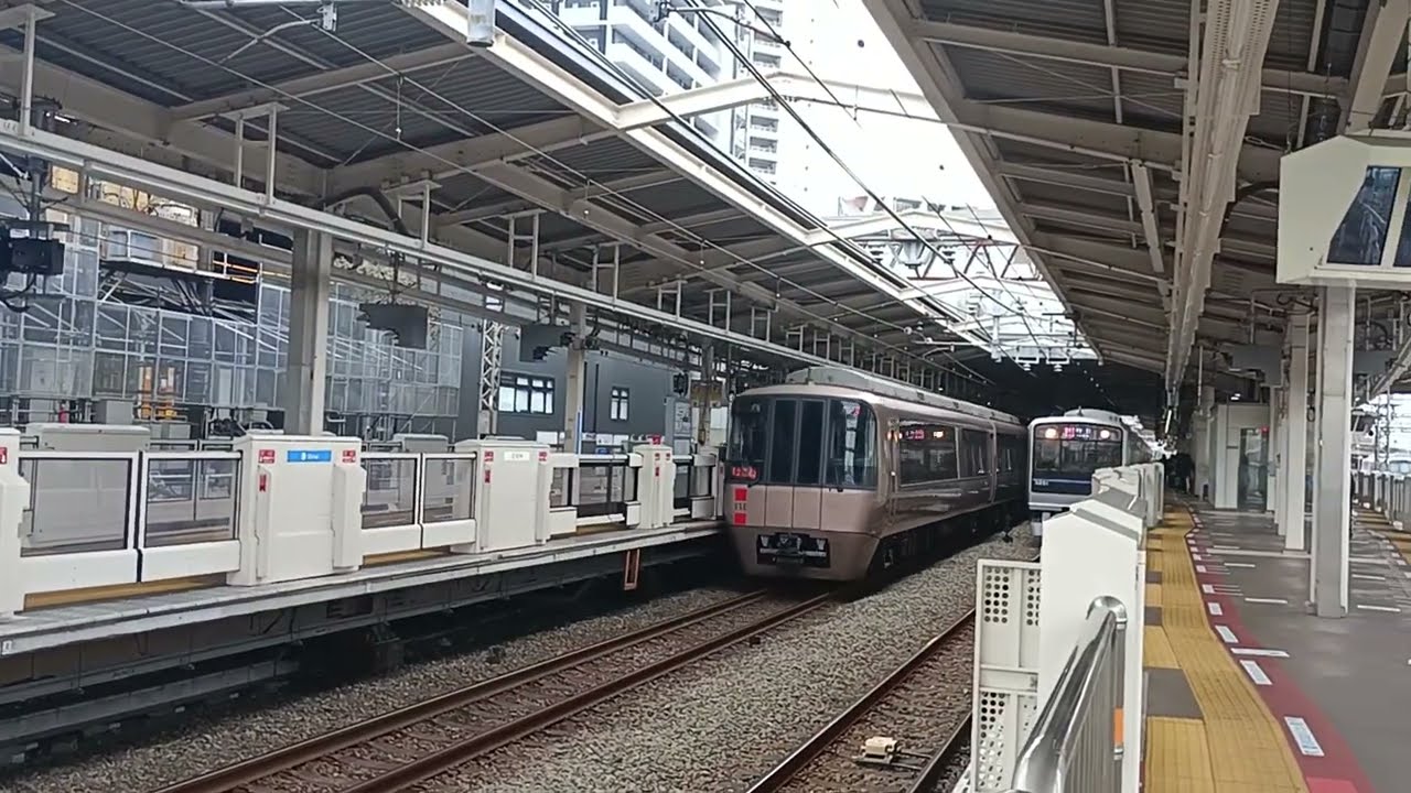 EXE30255×6の到着と急行町田行き3251×6の発車と海老名検車区を移動する3255×6