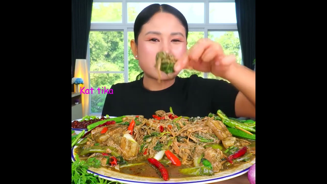 Eating steamed bamboo shoots with pork belly! Served with fermented fish sauce dip,