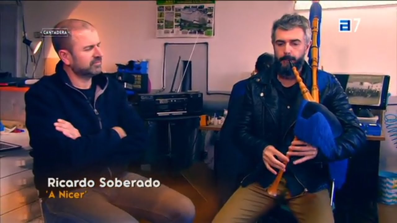 Visita del gaitero Ricardo Soberado al taller de gaitas Alberto Fdez