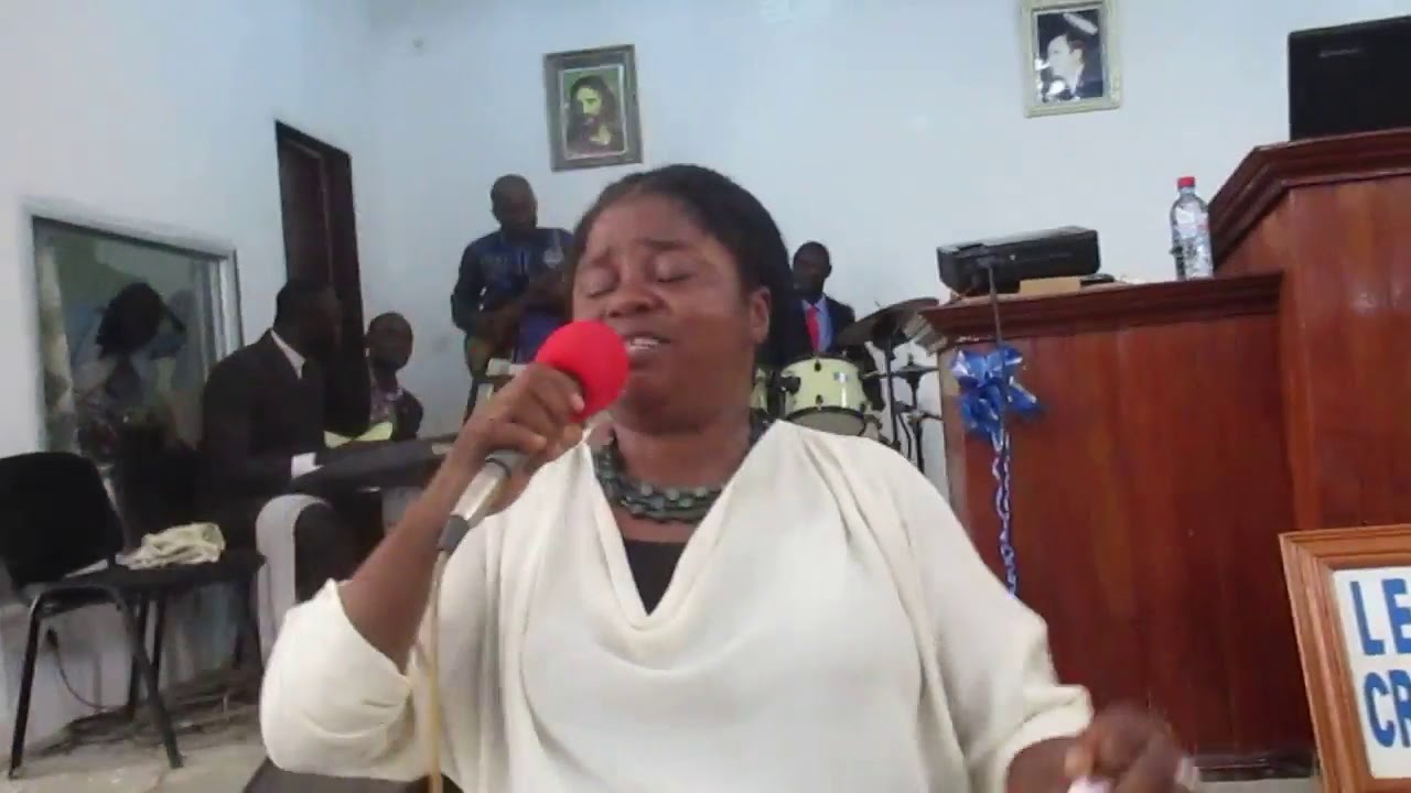 Sœur Hortense NTSINGANI au Tabernacle LES YEUX DU JUGEMENT chez le Pasteur MAV