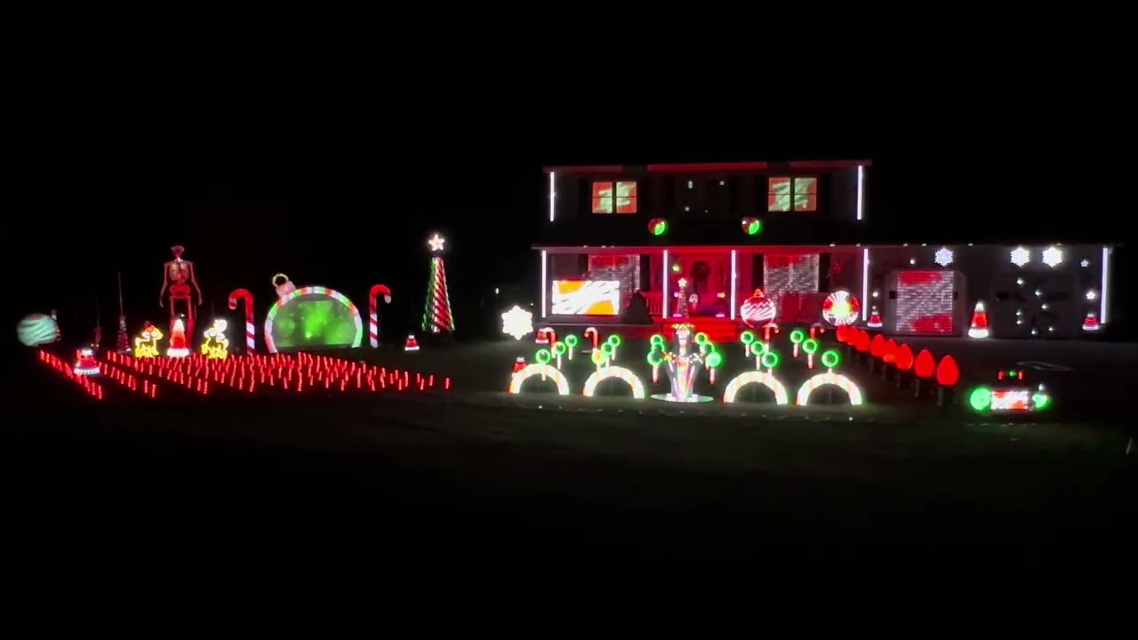 Avicii - Levels Last Christmas Mashup (Garneau Family Lights 2025)
