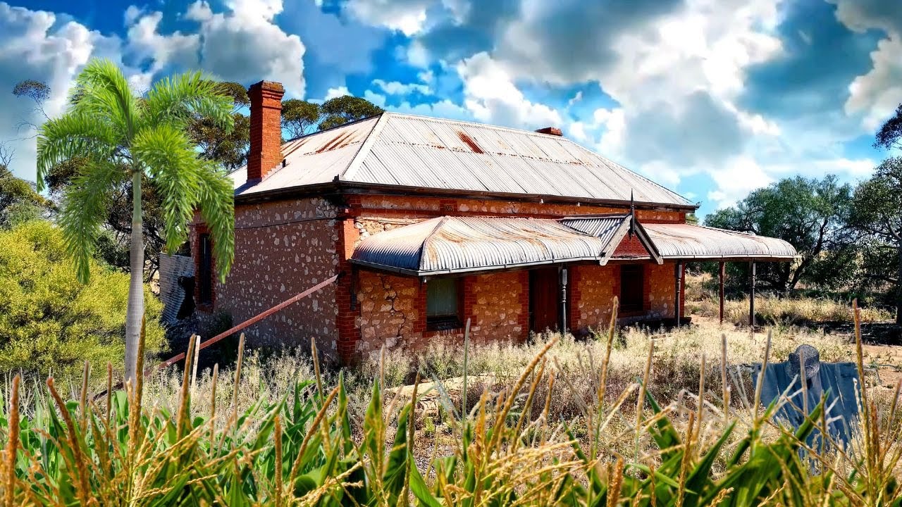 Extraordinary Abandoned Victorian Villa With So Much Stuff Left Behind