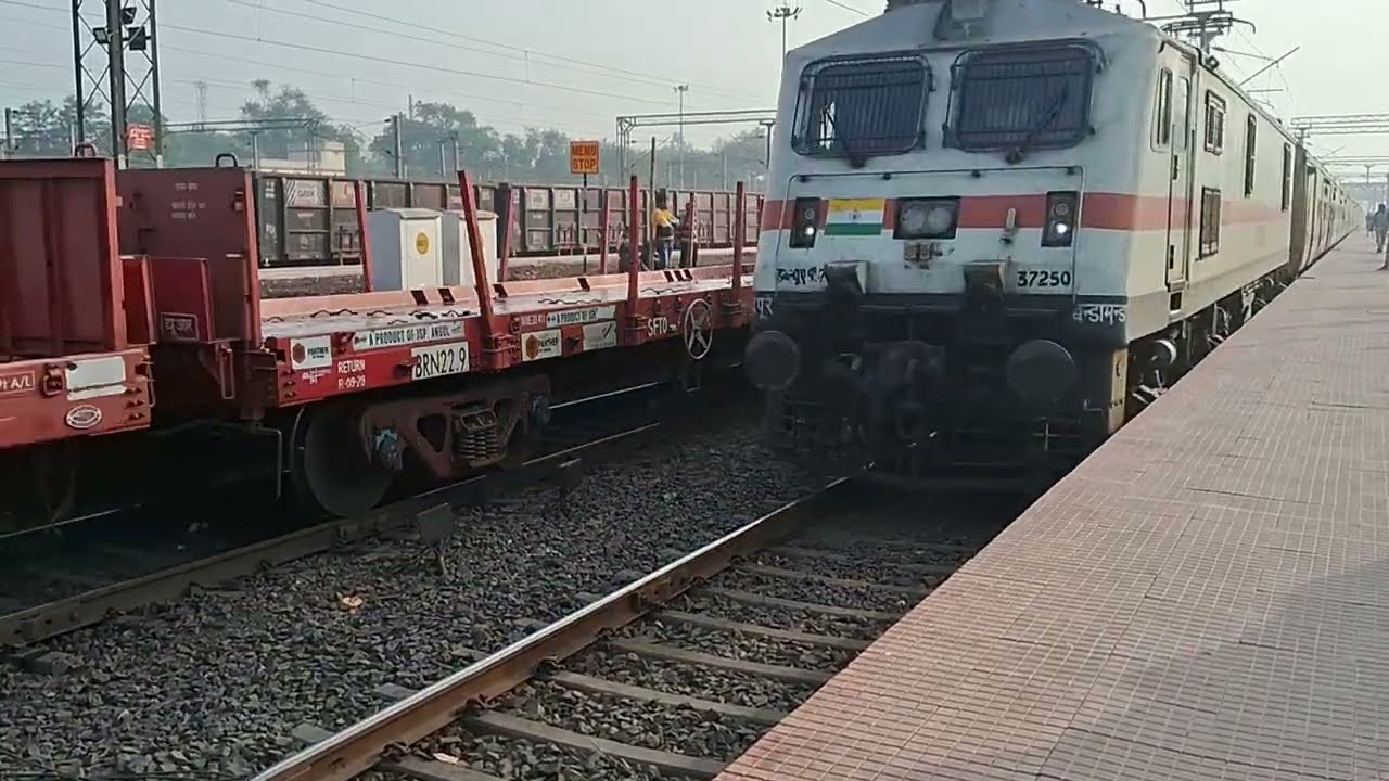 58111 Tatanagar - Itwari Express Crossing At Adityapur Railway Station