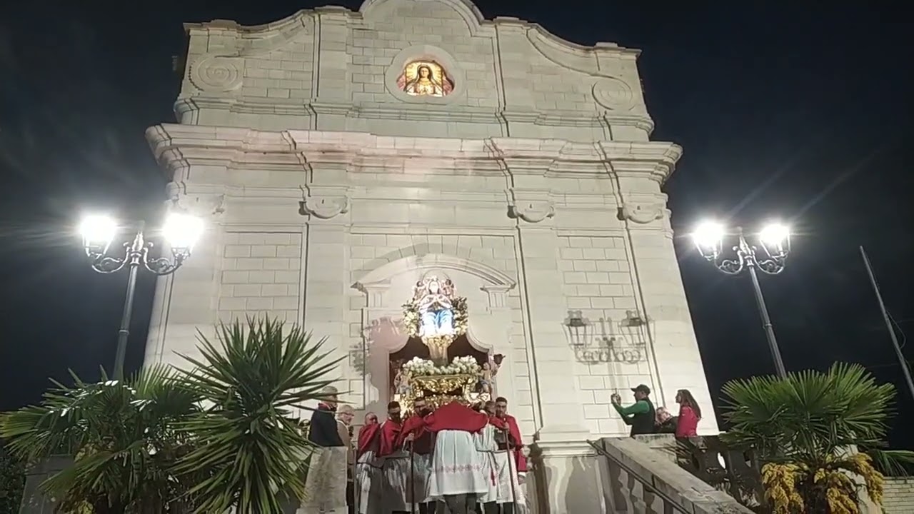 Apricena (Fg)  Maria SS. Incoronata 2023 - Uscita Processione dal Santuario verso la chiesa Madre .