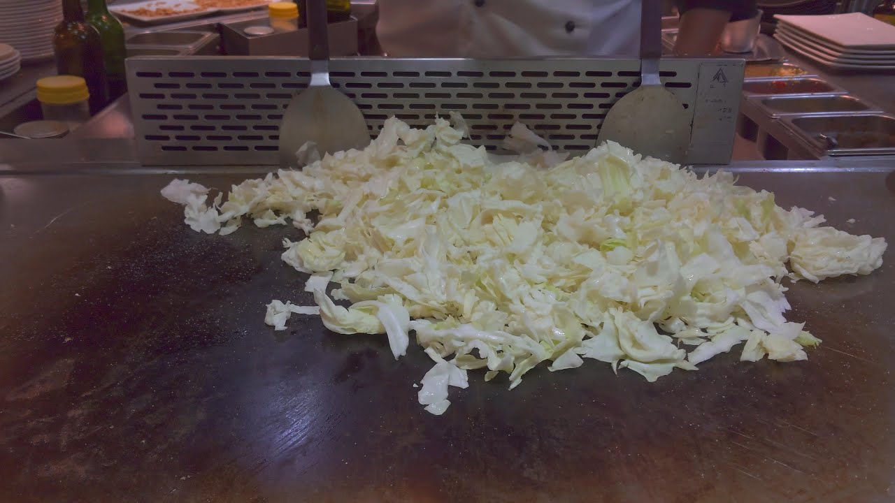 Teppanyaki cooking skills - egg fried rice, large quantity of vegetable and big oysters.