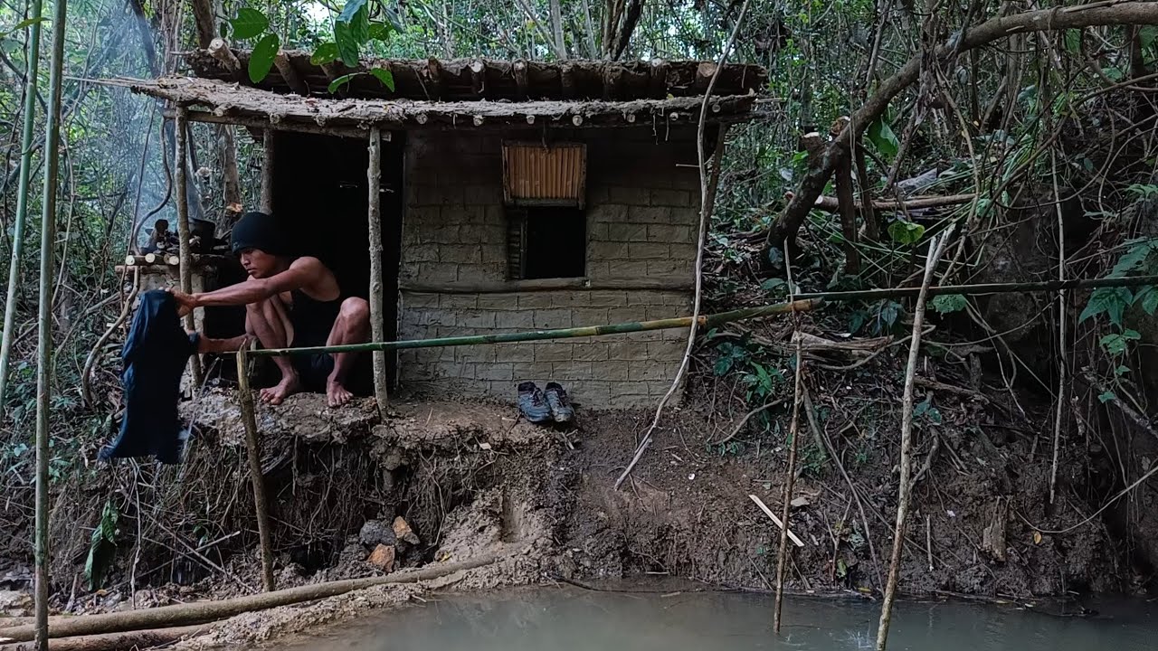 MEMBANGUN RUMAH TANAH DI HUTAN, UNTUK BERLINDUNG DAN BERTAHAN HIDUP