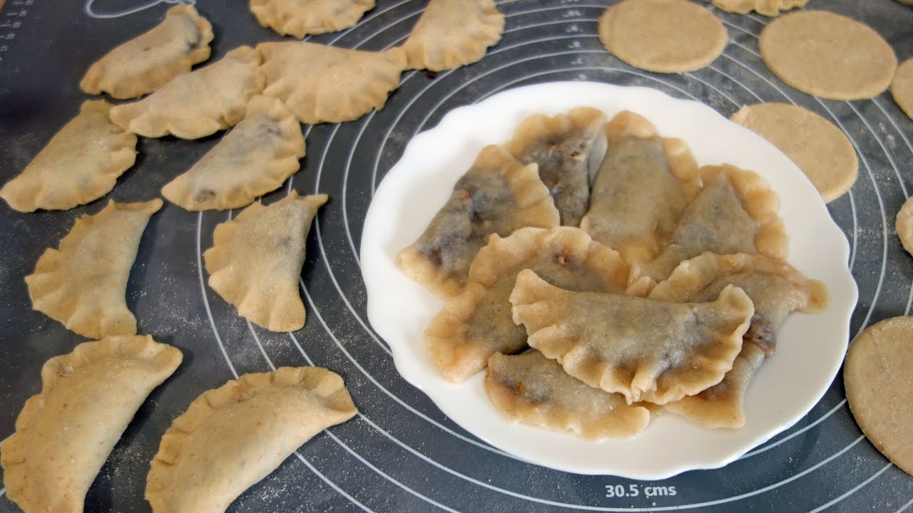 Przepis jak zrobić pierogi ze szpinakiem i pieczarkami