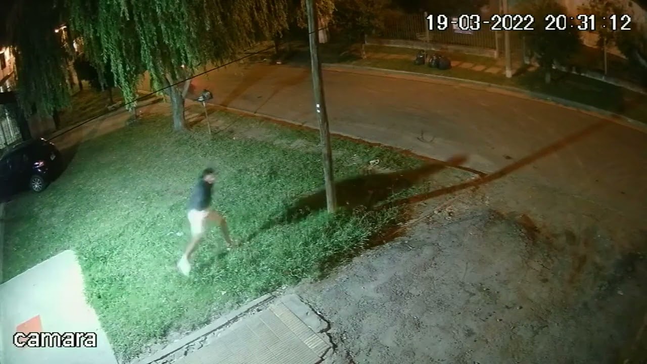 Ciudad Evita: Le dispararon para robarle el auto y los ech&oacute; a piedrazos