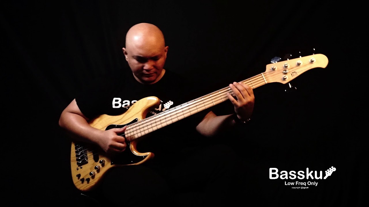 One of the best Jazz Bass in the world! Xotic XJ-1T 5 Bass!