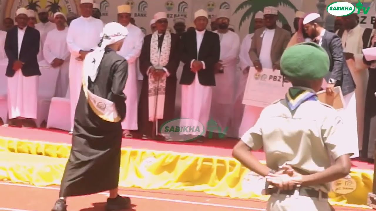 TAZAMA RAIS MWINYI ALIVYO TOA ZAWADI KWA MSHINDI WA MABARA YOTE,