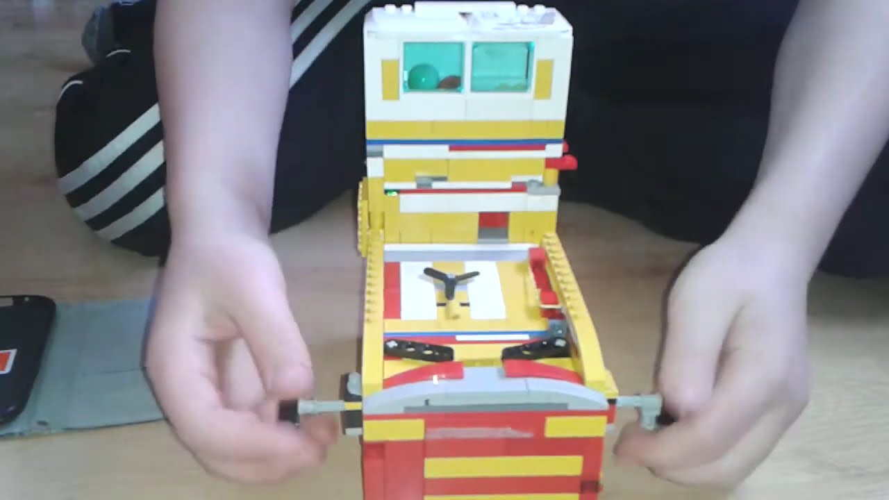 Le système de mon flipper lego et un distributeur