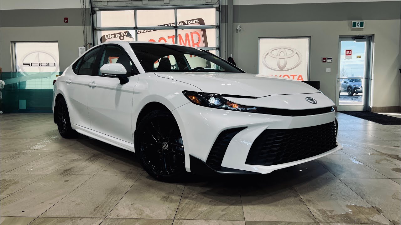 Осмотрите совершенно новую Toyota Camry Hybrid SE Upgrade FWD 2026 года.