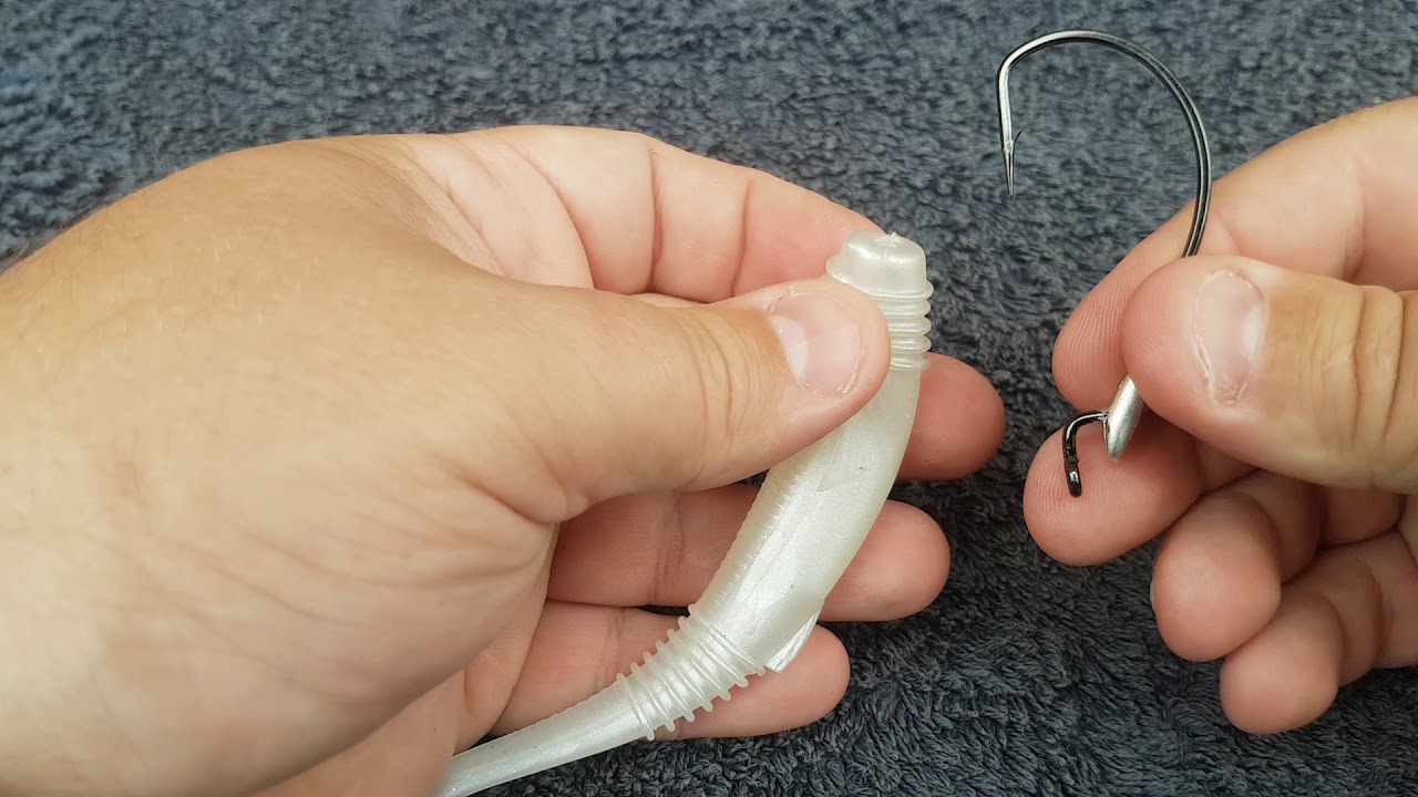 HOW TO RIG A SOFT PLASTIC WEEDLESS!!