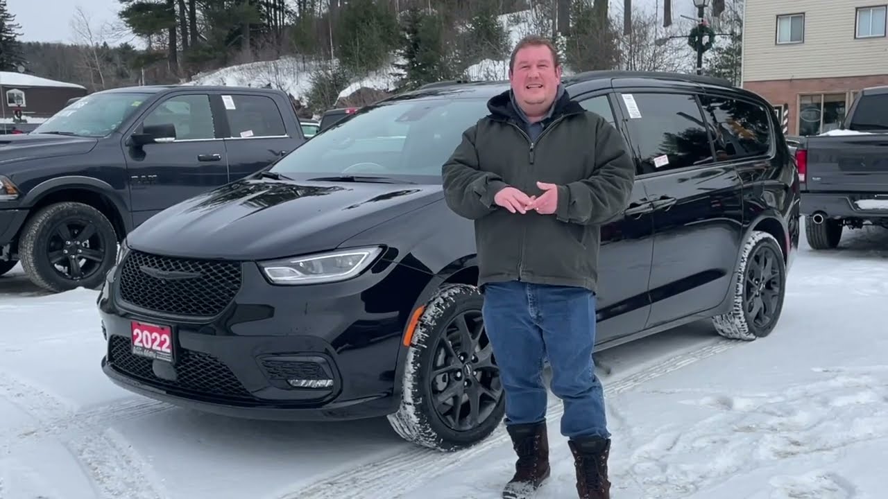 2022 &lsquo;BRILLIANT BLACK&rsquo; CHRYSLER PACIFICA TOURING-L S AWD