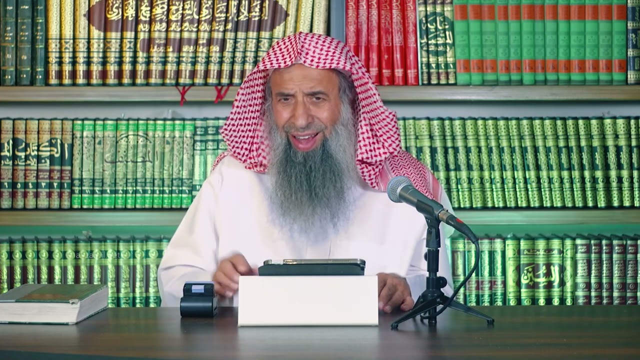 هل يستحب لقارئ القرآن خفض صوته عند قراءة أقوال الكفار المسيئة؟