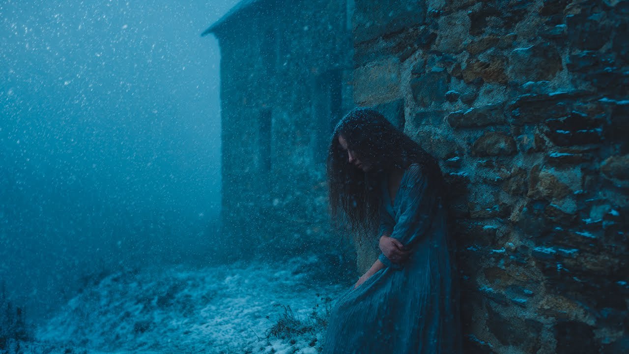 The Omega Was Locked Outside in the Snow — Until the Lycan King Opened His Door at Midnight
