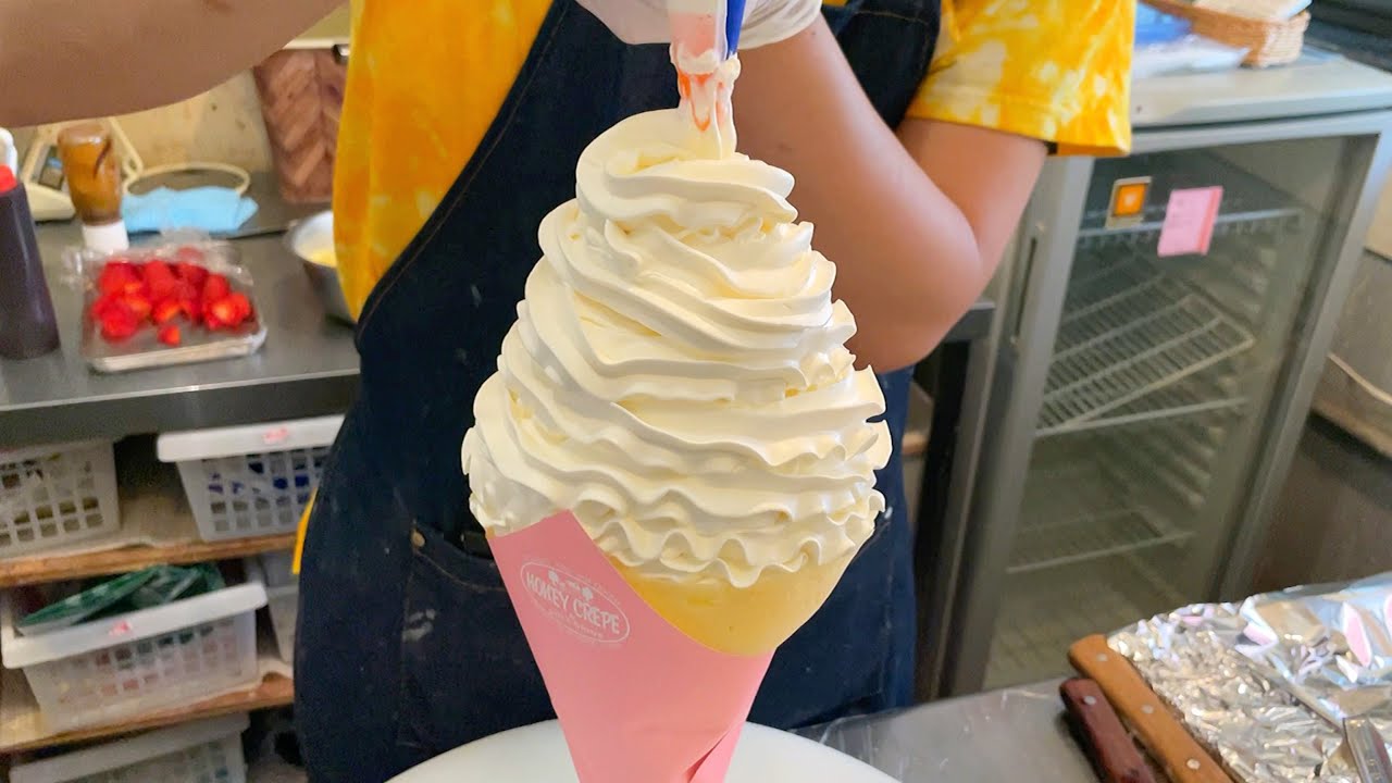 【生クリーム1キロ!?】無限に生クリームを盛りつづける危険な高カロリークレープ【ASMR】