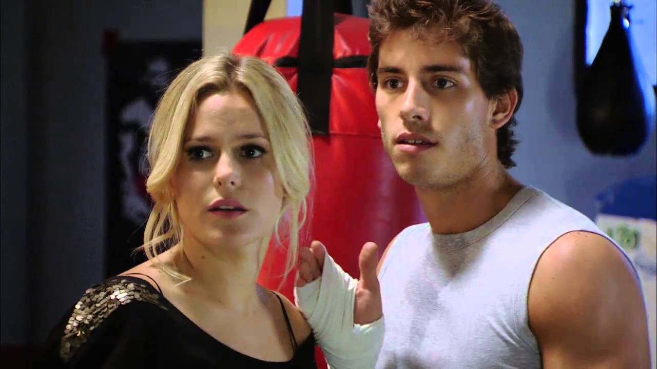 Rafael peleó por el amor de María
