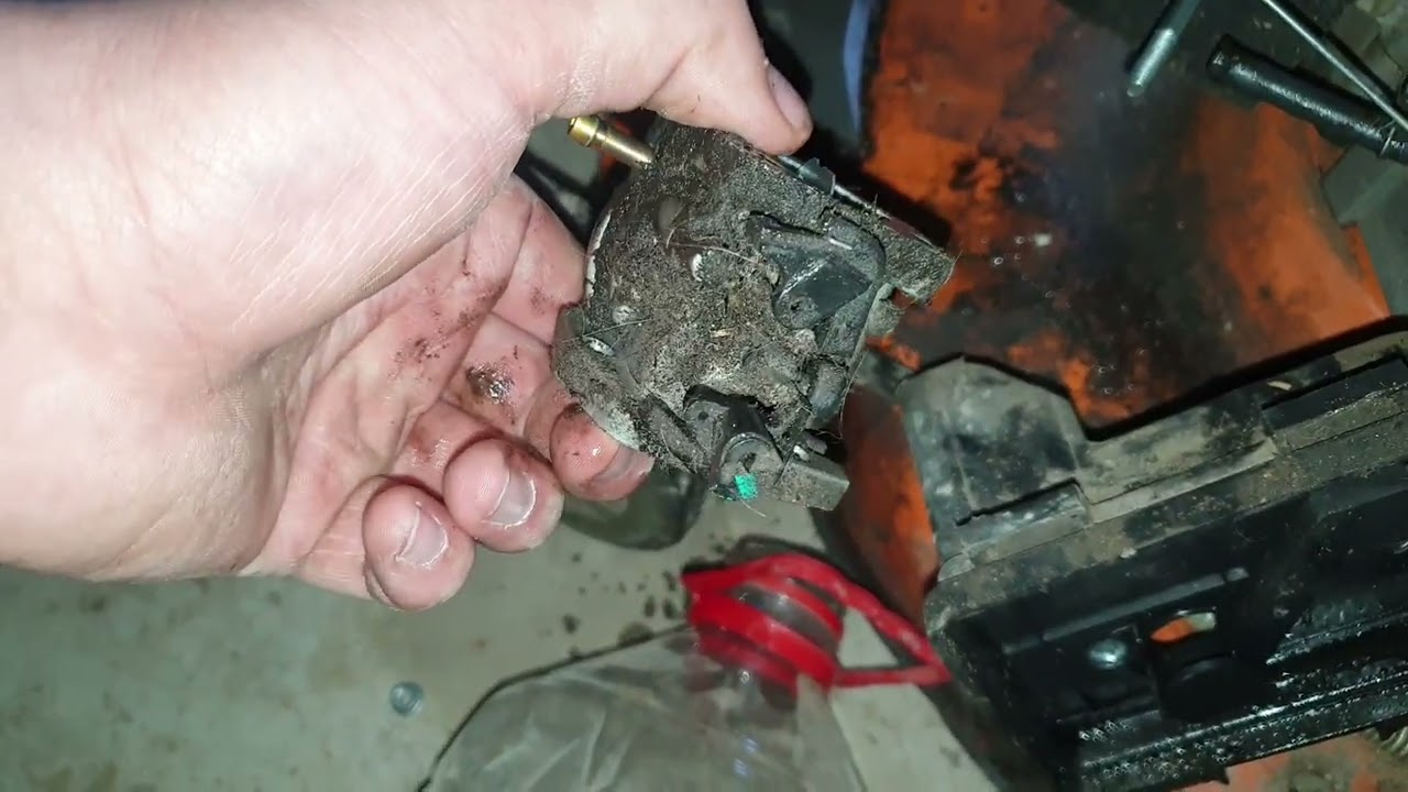 Curățare carburator mașină de gazon dac105xl