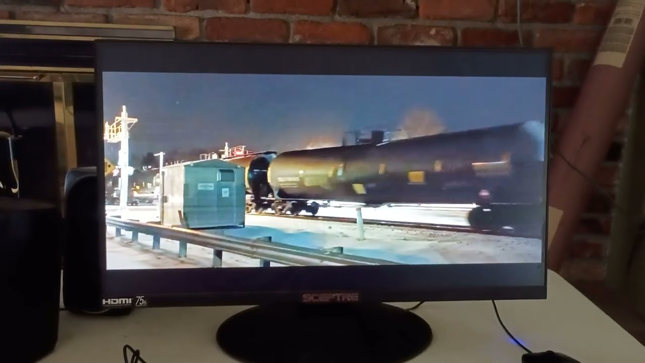 TrainVideo Of A PHONE View With A CN 383 SB Train 🚂 In The Richmond Michigan USA Area By Tina