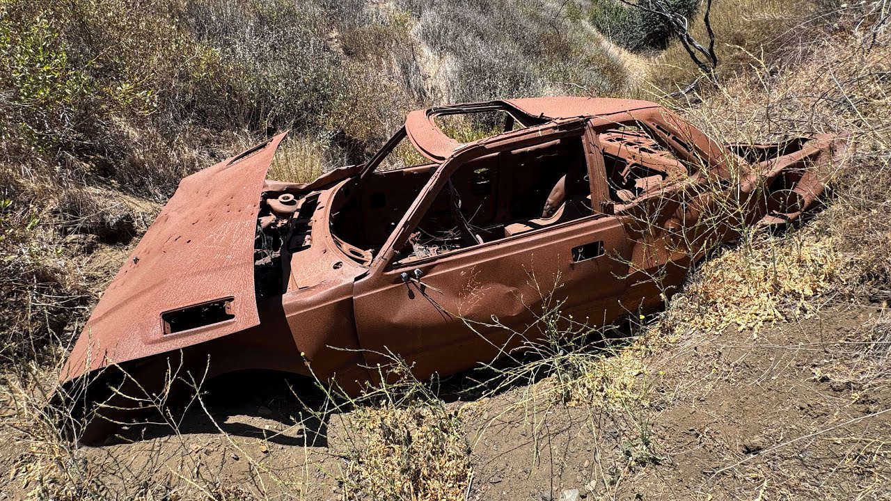 HONDA PRELUDE FOUND WHILE HIKING IN THOUSAND OAKS CALIFORNIA.